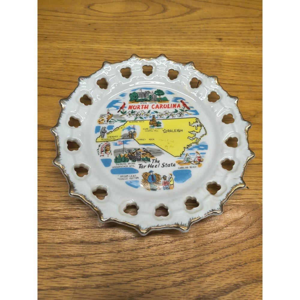 SOUVENIR COLLECTIBLE 8 1/2" CERAMIC WALL DECOR PLATE NORTH CAROLINA STATE